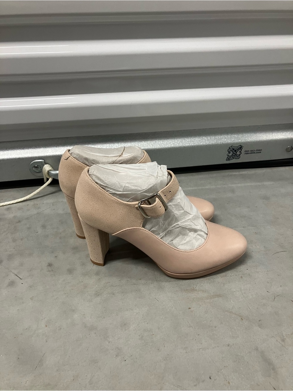 Clarks Ambyr Glow Pump NWT